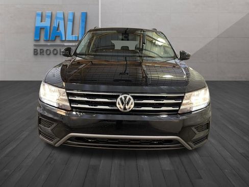 Used 2021 Volkswagen Tiguan SE w/ Panoramic Sunroof Package image 9