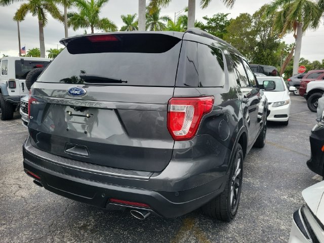 Used 2018 Ford Explorer XLT w/ Equipment Group 202A FWD image 3