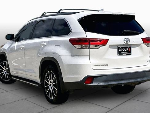 Used 2018 Toyota Highlander SE FWD image 12