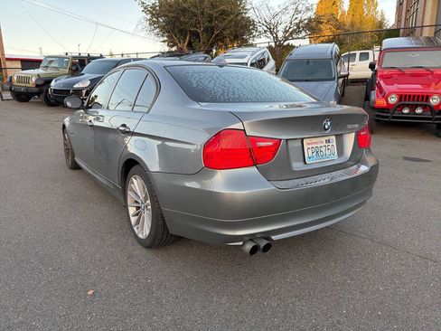 Used 2010 BMW 328i xDrive Sedan image 3