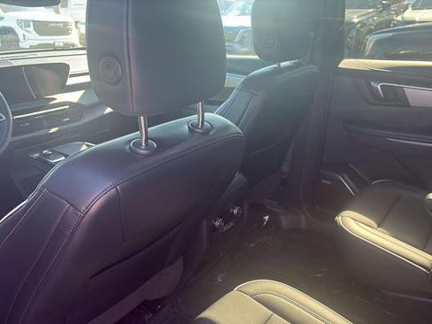 Used 2025 Buick Enclave Preferred image 27