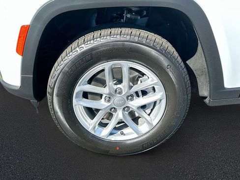 New 2025 Jeep Grand Cherokee L Laredo image 19