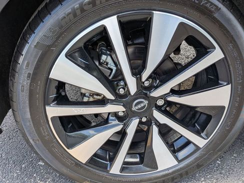 Used 2025 Nissan Sentra SV w/ SV Premium Package FWD image 27