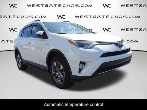 Used 2018 Toyota RAV4 LE image 4