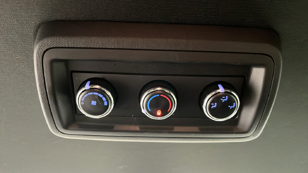 Used 2018 Dodge Grand Caravan SE FWD image 28