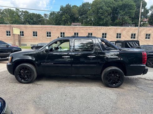 Used 2012 Chevrolet Avalanche LT w/ All-Star Edition AWD/4WD image 4