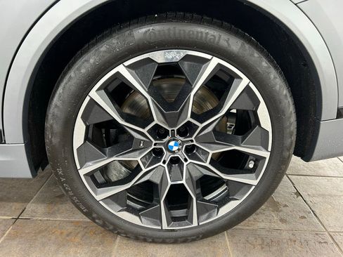 Used 2025 BMW X7 M60i w/ Climate Comfort Package image 38