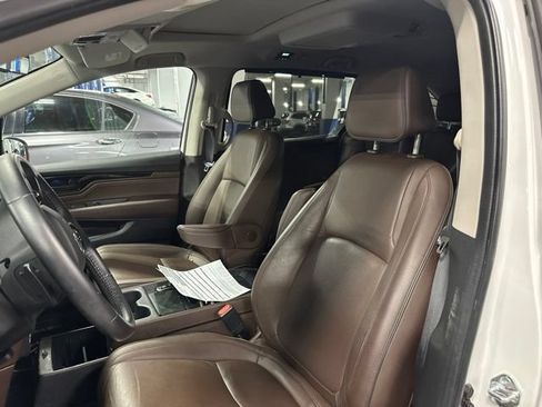 Used 2025 Honda Odyssey Touring image 3