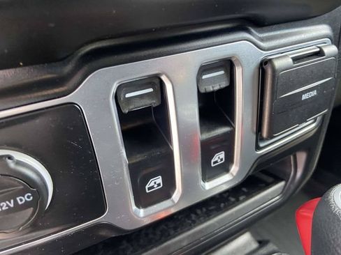 Used 2020 Jeep Wrangler Sport AWD/4WD image 15