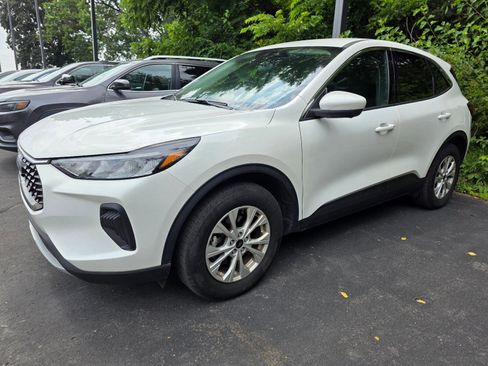 Used 2023 Ford Escape Active w/ Tech Pack #2 image 2