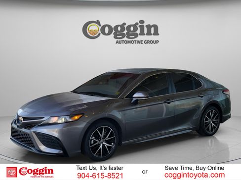 Used 2023 Toyota Camry SE image 1