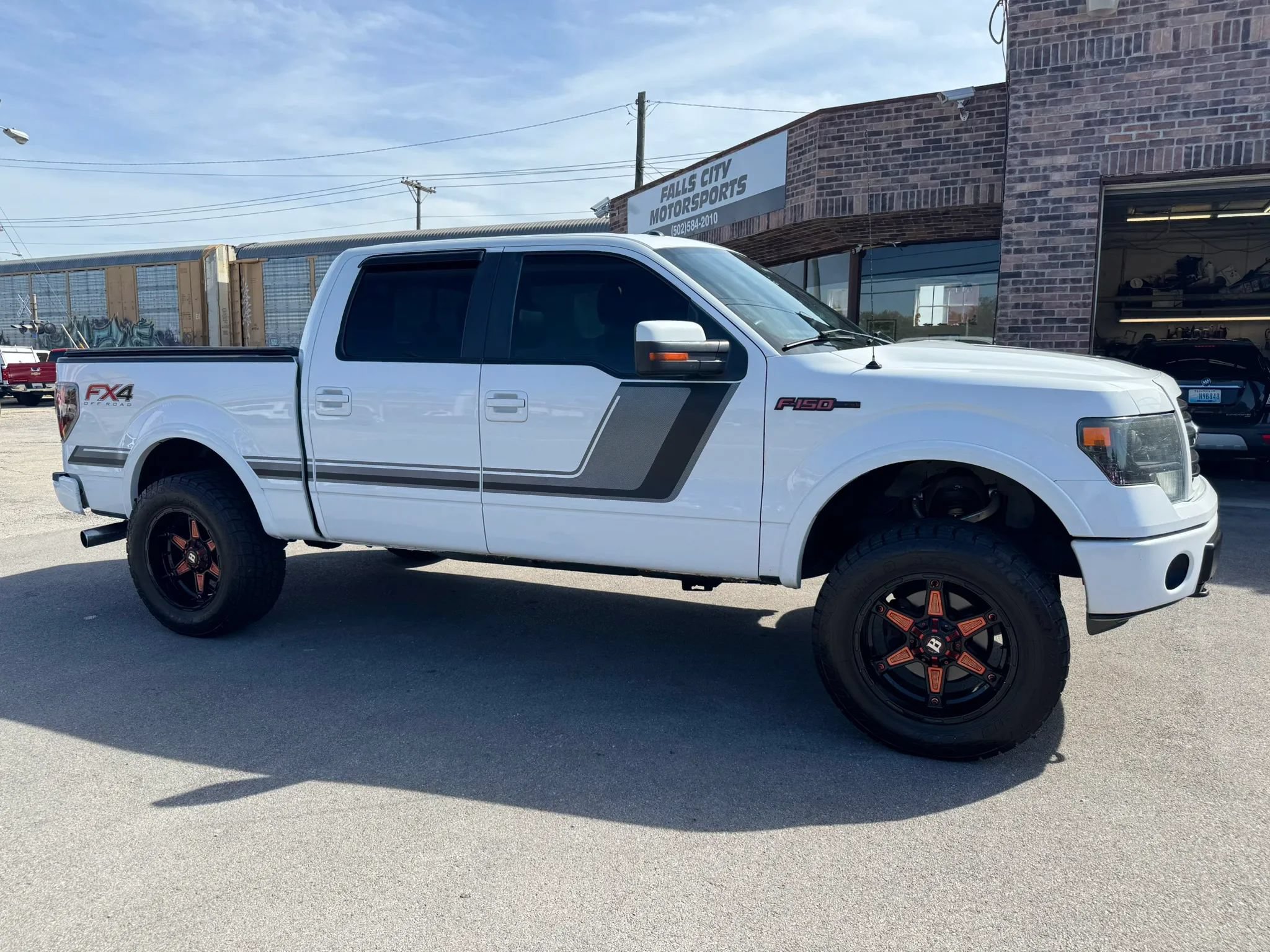 Used 2014 Ford F150 FX4 w/ Equipment Group 402A Luxury AWD/4WD image 20