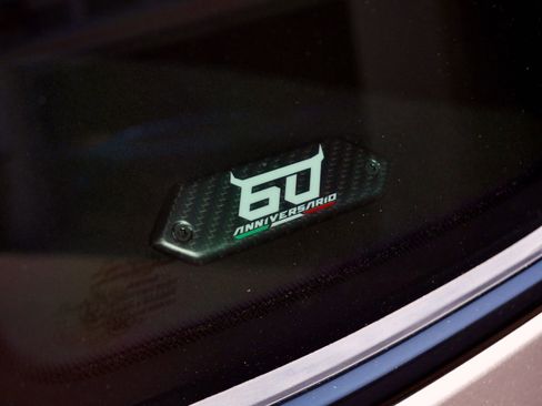 Used 2023 Lamborghini Urus Performante AWD/4WD image 40