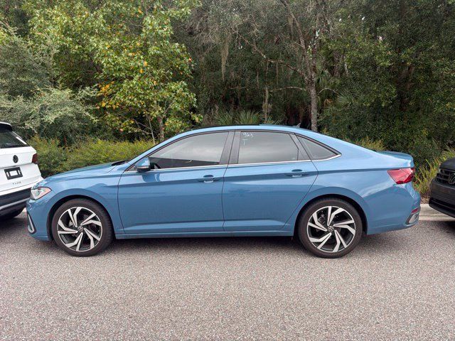 Used 2025 Volkswagen Jetta SEL FWD image 2