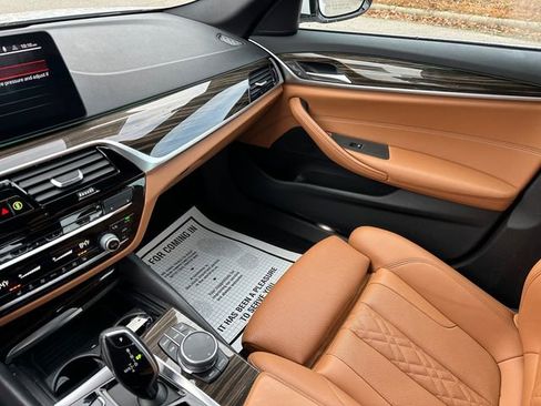 Used 2022 BMW 530i w/ Convenience Package image 29