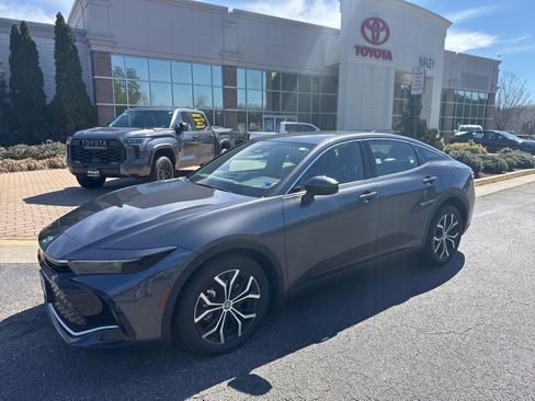 Used 2024 Toyota Crown XLE image 4