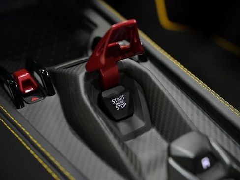 Used 2024 Lamborghini Revuelto image 52