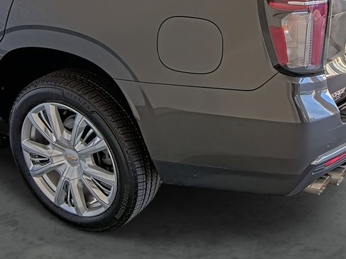 Used 2021 Chevrolet Tahoe High Country w/ Premium Package image 9