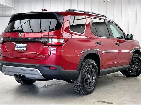 Certified 2025 Honda Pilot TrailSport image 12