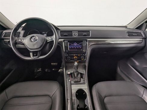 Used 2018 Volkswagen Passat 2.0T SEL Premium image 14