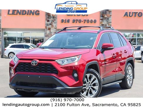Used 2019 Toyota RAV4 XLE Premium image 1