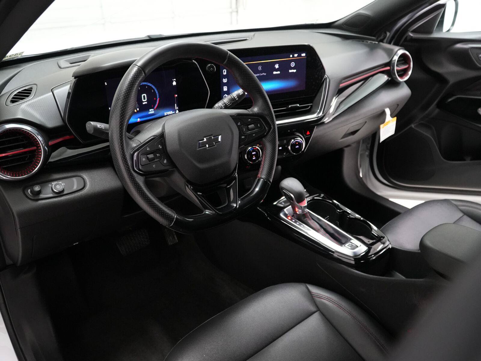 Used 2025 Chevrolet Trax RS w/ Driver Confidence Package FWD image 7