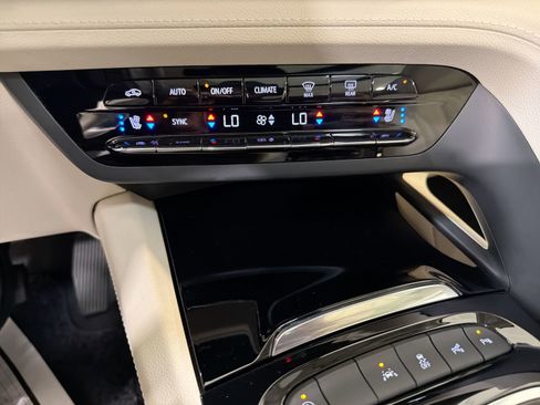 Used 2023 Buick Envision Avenir image 20