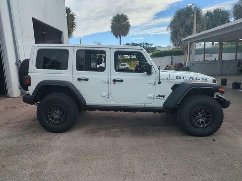 Used 2022 Jeep Wrangler Unlimited Sport w/ Xtreme Recon 35" Tire Package image 5