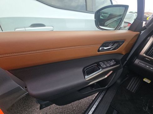 Used 2025 Nissan Pathfinder Platinum image 16