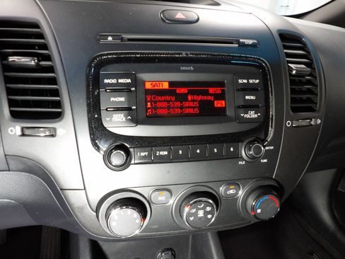 Used 2017 Kia Forte LX FWD image 13