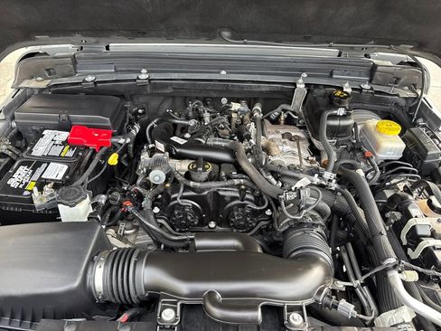 Used 2018 Jeep Wrangler Unlimited Sahara image 22