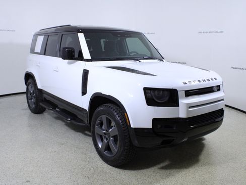 New 2026 Land Rover Defender 110 X-Dynamic SE image 3