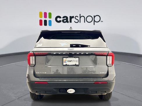 Used 2025 Ford Explorer Active AWD/4WD image 4