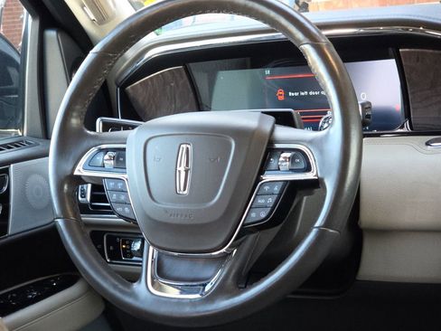 Used 2024 Lincoln Navigator Reserve image 13