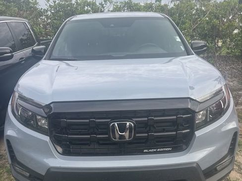 Used 2025 Honda Ridgeline Black Edition image 2