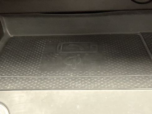 Used 2022 Volkswagen Taos SE image 16