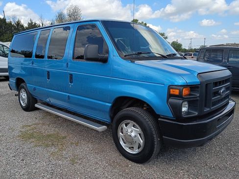 Used 2009 Ford E-150 and Econoline 150 Wagon image 3