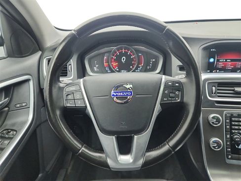 Used 2016 Volvo V60 T5 Cross Country image 14