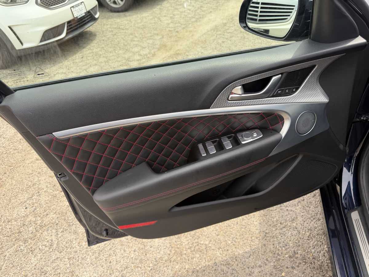 Used 2023 Genesis G70 3.3T image 7