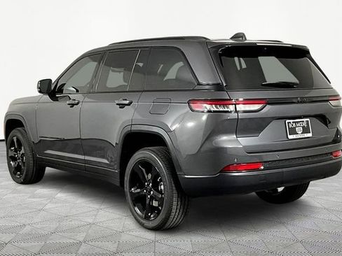 New 2025 Jeep Grand Cherokee Altitude image 4