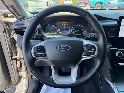 Used 2023 Ford Explorer Limited AWD/4WD image 9