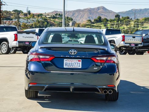 Used 2021 Toyota Camry SE w/ Carpet Mat Package (TMS) FWD image 6