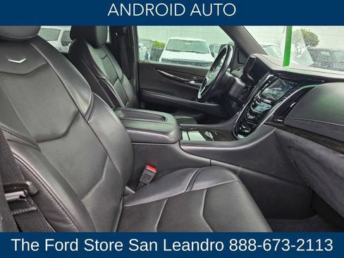 Used 2018 Cadillac Escalade ESV Platinum RWD image 18