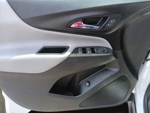 Used 2021 Chevrolet Equinox LT w/ Driver Convenience Package image 16