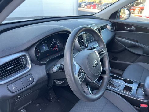 Used 2020 Kia Sorento LX image 26