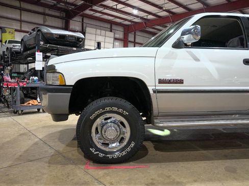 Used 1997 Dodge Ram 2500 Truck 4x4 Club Cab image 3