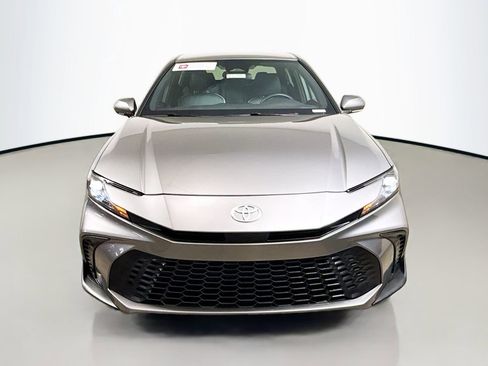 Used 2025 Toyota Camry SE image 2