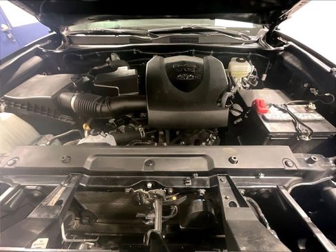 Used 2022 Toyota Tacoma TRD Off-Road image 29