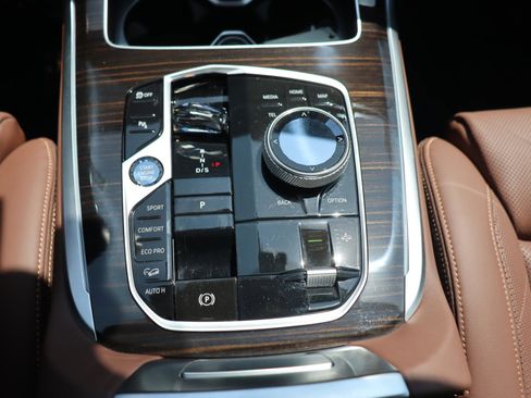 Used 2025 BMW X7 xDrive40i w/ Premium Package image 22