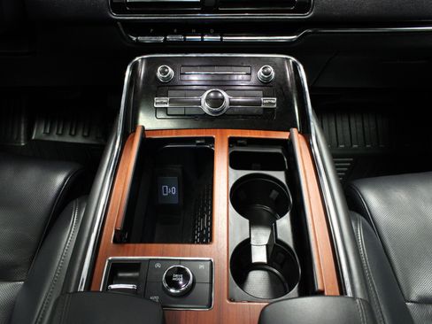 Used 2024 Lincoln Navigator Reserve AWD/4WD image 23